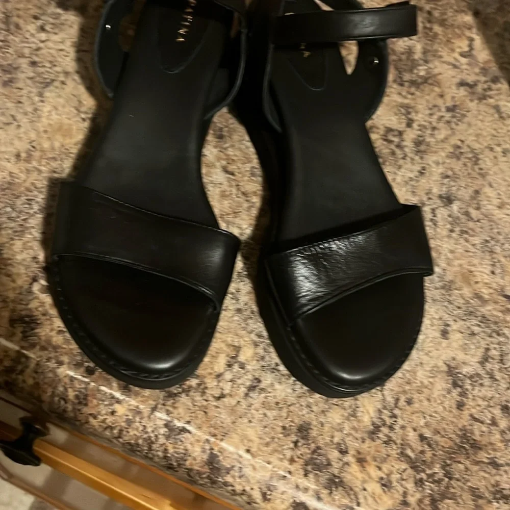 PATINA black leather sandals size 8.5. Excellent condition. Only wore few times - Picture 2 of 7